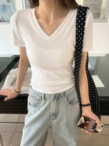 เสื้อยืดคอกลมแขนสั้นทรงเข้ารูปสไตล์เกาหลีสำหรับผู้หญิง ทรงเข้ารูป แขนสั้น คอกลม สีพื้น ทรงเข้ารูป เสื้อชั้นใน