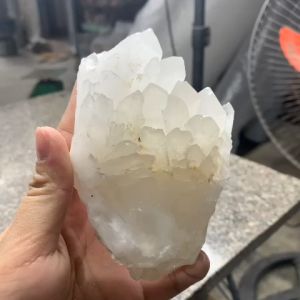 1 viên đá thạch anh trắng tự nhiên dùng làm trang trí decor thanh tẩy ( đá thật chuẩn việt )k101 450g