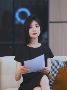 ĐẦM ÔM ĐEN CỔ LỆCH TẦNG – SANG TRỌNG & QUÝ PHÁI