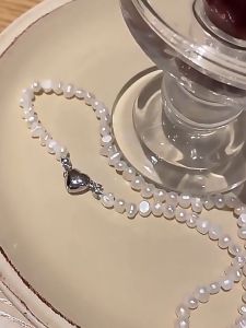 【Bestella✨COD】Kalung Mutiara Wanita All-Match Cinta Magnet Gesper Desain Rasa Rantai Tulang Selangka Aksesoris