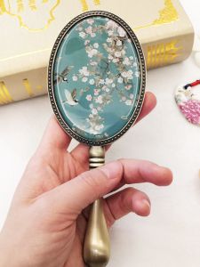 Vòng Tay Gương Trang Điểm Cầm Tay Bằng Kim Loại Phong Cách Châu Âu Cổ Điển Nhỏ Cho Bé Gái Vòng Tay Cầm Tròn Hình Trái Tim