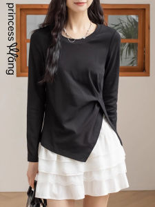 WANGGONGZHU | เสื้อยืดแขนยาวทรงหลวมสำหรับผู้หญิงในฤดูใบไม้ร่วงปี 2025 ดีไซน์ใหม่ไซส์ใหญ่ เสื้อตัวบนเปิดหลวม แฟชั่นไม่ซ้ำใคร