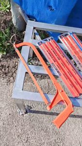 MUSCLE COW สินค้าเลื่อยตัดเหล็ก มีขนาด 8 นิ้ว 10 นิ้ว 12 นิ้ว เลื่อยตัดเหล็กขนาดเล็ก สามารถปรับความยาวได้ โครงเลื่อย เลื่อย ตะกร้าตัดเหล็ก สามารถตัดเหล็กและท่อ PVC ได้ โครงเลื่อย เลื่อย ที่แข็งแรงและทนทาน เลื่อย ตัด กิ่งไม้ พร้อม ด้าม ยาว 4 เมตร