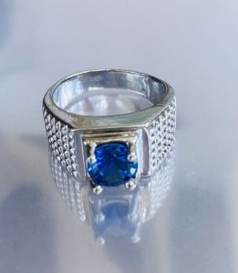 Cincin permata untuk cowok