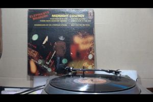 1 แผ่นเสียง 12นิ้ว u23 MIDNIGHT COWDOY แผ่นVG++ริ้วรอยบาง เสียงรบกวนน้อยนิดไม่มีรอยลึก แผ่นล้างสะอาดแล้ว ปกVG+มีตำหนิขอบนิดหน่อย ขอบไม่ขาด สันไม่ทะลุ