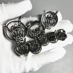 2/1PCS Oil-drip Ghost Skeleton Palm Ear Tunnel 316L Stainless Steel Hollow Pulley Ear Gauge Stretcher Expansion Ear Plug Saddle