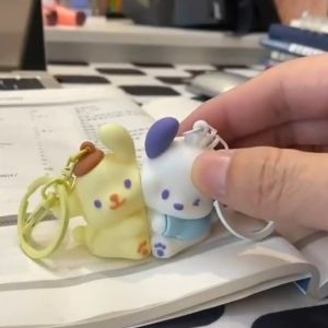 คลังสินค้าพร้อม Sanrio Kuromi ตัวดูดแม่เหล็กจี้สายคล้องพวงกุญแจแม่เหล็กโซ่หนึ่งคู่สำหรับคนรักตุ๊กตาการ์ตูน