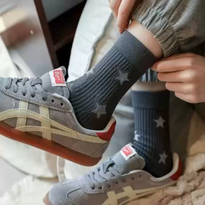 Fashion college style mid-tube socks European and American trendy street stars net celebrity socks