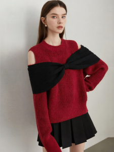D-PLAY | Áo Sweater Hở Vai Cổ Đỏ