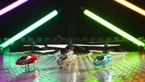 เฮลิคอปเตอร์บังคับ เครื่องบินบังคับวิทยุอลูมิเนียม  รีโมทคอนโทรล 2.4GHz ชาร์จผ่านUSB พร้อมไฟLEDหลายสีใต้ท้อง เล่นง่ายสนุก สำหรับเด็กอายุ 4 ปีขึ้นไป Aluminum RC Airplane 2.4G Wireless USB Rechargeable Toy with Multi-Color LED