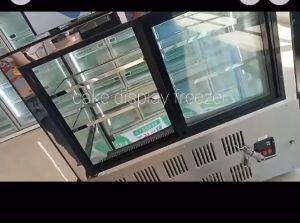 ตู้โชว์เค้กแก้วสี่เหลี่ยม Chiller เบเกอรี่จอแสดงผลตู้แช่เย็นตู้แช่เย็น