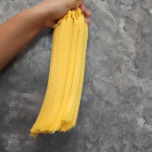 พู่ไหมญี่ปุ่น สีเหลือง พริ้ว มีน้ำหนัก ยาว 26  30 cm. ใช้แขวนประดับตกแต่งทั่วไป