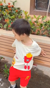 🍔🍟 👧🧒เด็กชุดซัมเมอร์ใหม่! แฮมเบอร์เกอร์เฟรนช์ฟรายส์ลาย 3D ตุ๊กตาน่ารัก เสื้อแขนสั้น+กางเกงขาสั้น 2 ชิ้น ระบายอากาศดี ชายหญิงใส่ได้