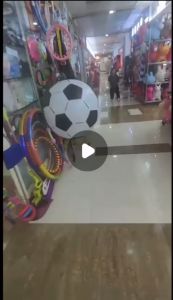 MAINAN BOLA TIUP ANGIN UKURAN JUMBO MOTIF SEPAKBOLA BAHAN TEBAL MAINAN SEPAKBOLA PLASTIK ISI ANGIN AKTIFITASI LUAR RUANGAN DIAMETER 75CM
