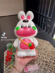 (31x13x15cm) 🍓 Heo đất thạch cao Thỏ Dâu Tây. Nước sơn Bạch Tuyết bóng mịn xinh xắn như hình hàng có sẵn