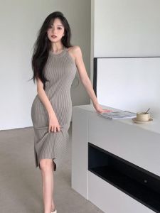 Black Knitted Sleeveless Vest Dress Womens Spring Fashion High Waist Slim Fit Long Skirt High Quality Sense Neck Hanging Design