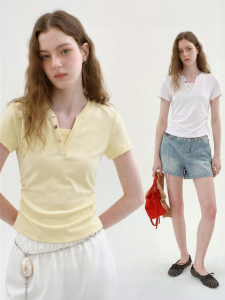 Fano | Áo Thun Nữ Phong Cách Minimalist Cổ Henley Nút Bất Đối Xứng