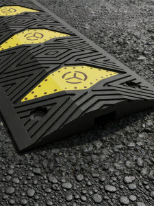 QINGLIAO | Rubber Heavy-Duty Speed Bump