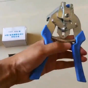Cage tyiny nliers Hog Ring Plier Tool M Clips Staples Chicken Mesh Cage Wire Fencing Caged clamp Plier Poultry Ki Chicken Mesh Cage Wire Fencing Animal Caged Clamp Cage Clamp Tool Pet cage Pliers Rabbit Quail Birdcage Installation And 600pcs M Nails