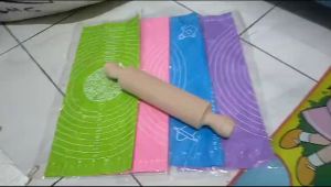 Alas Adonan Kayu & Alas Baking Silikon: Pilihan Terbaik Untuk Anda