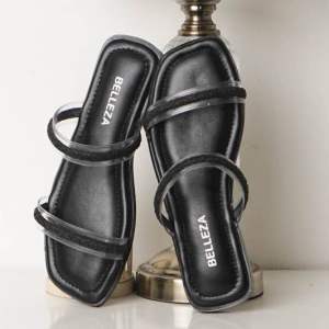 BELLEZA GIA Sandal Wanita Slop Teplek Korea Kekinian Sendal Cewek Beleza Model Tali Kristal Manik Permata Baru Sepatu Perempuan Bellezza Empuk Sol Karet Terbaru Shoes Mall Official Store