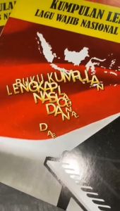Buku Kumpulan Lengkap Lagu Wajib Nasional & Daerah Indonesia /pustaka buku
