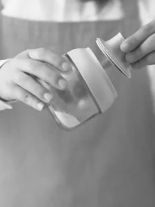 Lọ đựng gia vị thủy tinh kèm muỗng