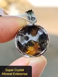 (100% Natural) Natural Olivine Meteorite Pallasite David Star Pendant OMP02 - Silver setting - Meteorite inlay - Faceted surface - Handheld - Jewelry display