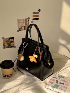 Fashionable Retro Black Womens Backpack 2025 New Style Commute Handbag Soft Handle Detachable Shoulder Straps Zipper Closure