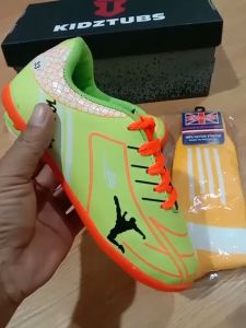 KIDZTUBS Sepatu Futsal Anak Laki-Laki Size 28 29 30 31 32 33 34 35 36 37  KDZ1839111424