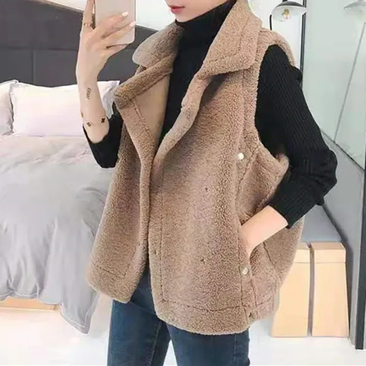 2022 Autumn/Winter New Women's Trendy Cropped Lamb Wool Vest Fashionable Shoulder Wear Outerwear from China