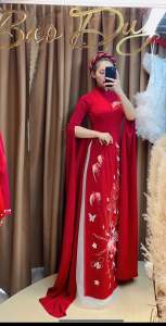 Áo dài thiết kế xẻ tay đuôi dài lông khổng tước siêu sang