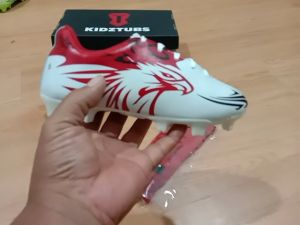 Sepatu Sepak Bola Anak Laki-Laki & Perempuan: Tips Memilih Ukuran & Spesifikasi