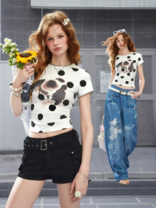 Unifree | Slim-Fit Notch-Shoulder Cute Dots T-Shirt