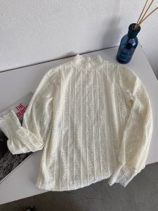 เสื้อเชิ้ตคอปกสูงครึ่งตัวแขนยาวผ้าลูกไม้เซ็กซี่สไตล์เกาหลีสำหรับผู้หญิงในฤดูใบไม้ผลิและฤดูใบไม้ร่วง เสื้อสเวตเตอร์ถักแบบมีรูร้อยปุ่ม