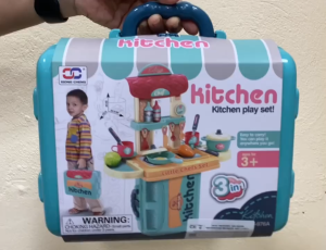 ĐỒ CHƠI - 008-976A -  Bộ Đồ Chơi Va Li Nhà Bếp Cho Trẻ (Kích thước 27.2x10.3x21.8cm)