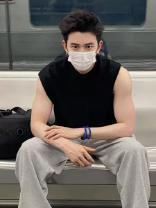 เสื้อกั๊กแขนกุดสีพื้นสไตล์อเมริกันสำหรับผู้ชาย ทรงหลวม คอกลม ผ้าฝ้าย 100% แฟชั่นฤดูร้อน เสื้อกั๊กแบบสวมหัว