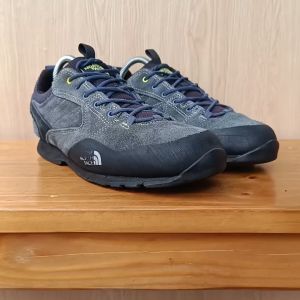 Sepatu Hiking Low The North Face Vibram Size 40 Fit 41