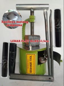 alat tambal ban + 2 cukit +3  kanisir + 1pembuka pentil + 1 gergaji