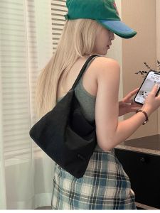 กระเป๋าสะพายข้างผ้าไนลอนแบบลำลองสำหรับเด็กผู้หญิง YINZHU INS กระเป๋าสะพายข้างแบบลำลองแบบใหม่สำหรับวัยรุ่น เดินทางไปทำงาน