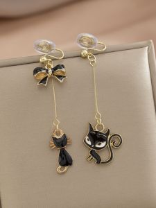 Elegant Black Cat Ear Studs Asymmetric No Piercing Mosquito Coil Tray Ear Clips Fashionable Korean Style Alloy Jewelry