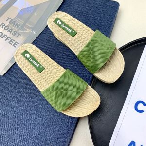 2023 New Womens Slippers Casual Beach Sandals Outdoor Wear Indoor Home Comfortable Flat Heel PVC Material Youth Fashion