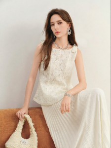 BADINA | Áo Thun Không Tay Thêu Hoa Ren Elegance Cho Mùa Hè
