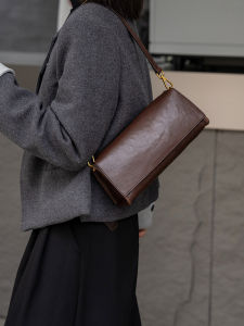 Miss Faye Customized Korean Artistic Vintage Style Top Layer Vegetable Tanned Leather Crossbody Bag Genuine Leather Underarm Bag