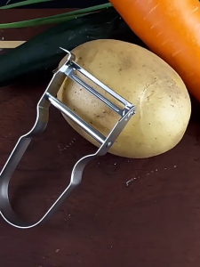 AKEZ ALAT KUPAS STAINLESS STEEL MULTIFUNGSI PENGUPAS KENTANG ALAT KUPAS DAPUR KITCHEN MULTIFUNGSI SERBAGUNA