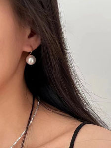 ต่างหูไข่มุกสไตล์หรูหราสำหรับฤดูใบไม้ผลิและฤดูร้อนสำหรับผู้หญิง ต่างหูแบบ Titanium Steel ที่หรูหราและหรูหรา ต่างหูแบบแฟชั่น