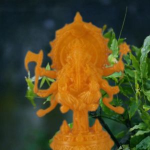 พระศรีพิฆเนศปางประทานพร 6 กร พร้อมบัลลังมือทรงขวานมือซ้ายถือดอกไม้ หมายถึงความเด็ดเดี่ยวอดทนกล้าหาญและแฝงด้วยความเมตตา ทรงโยคะและประทานพร ถือขนมลาดู โมทกะ