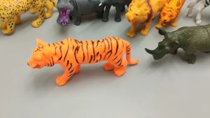 REDFIRE TOYS MAINAN EDUKASI BINATANG KARET VYNIL MINIATUR HEWAN ANIMAL KINGDOM