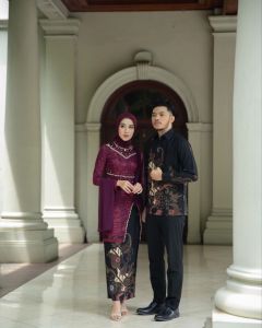 Set Kebaya Couple Wisuda Lamaran Payet Mewah Big Size - ADA JUMBO SET HANNA + Bonus Jilbab - Varian Lengkap Kebaya, Rok, Selendang, Hijab, dan Kemeja - Pembelian Couple Beda Ukuran (Free Jilbab)