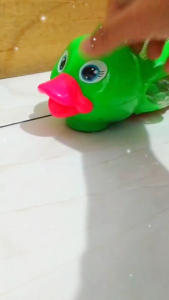 Mainan Bebek Lampu Lucu Berjalan Running Duck Anak Bayi Murah Happy Duck